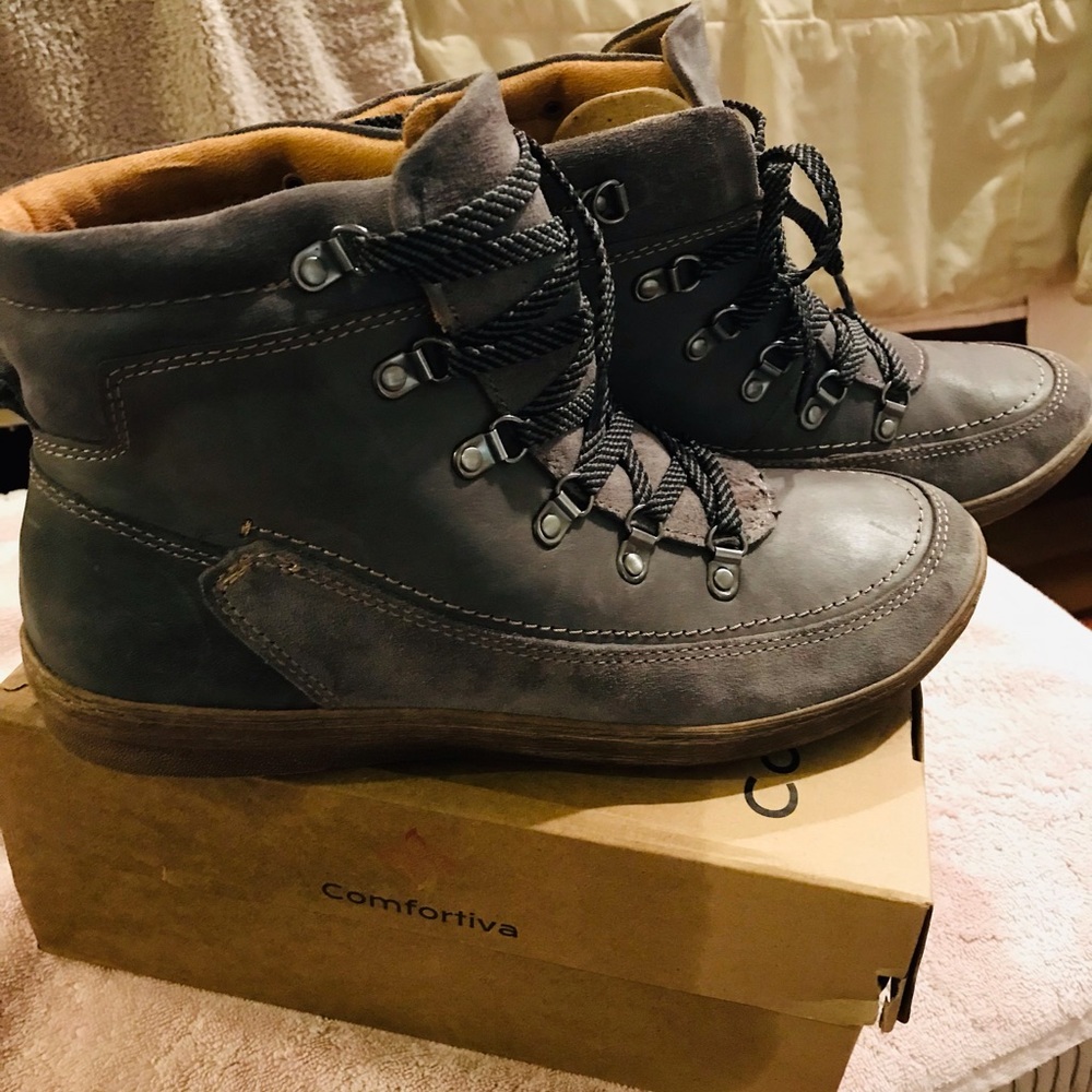 Comfortiva Carajean Hikers Boots, Size 10M